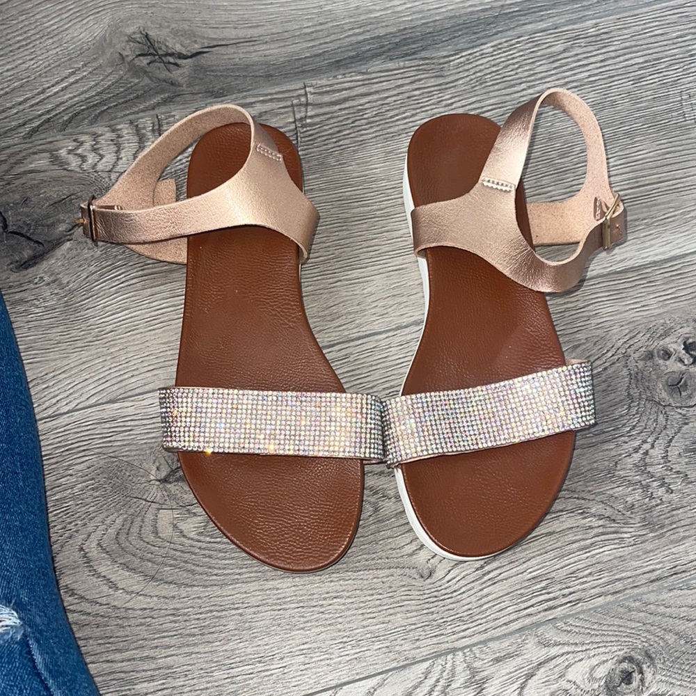 Sparkly girl sandals 😙